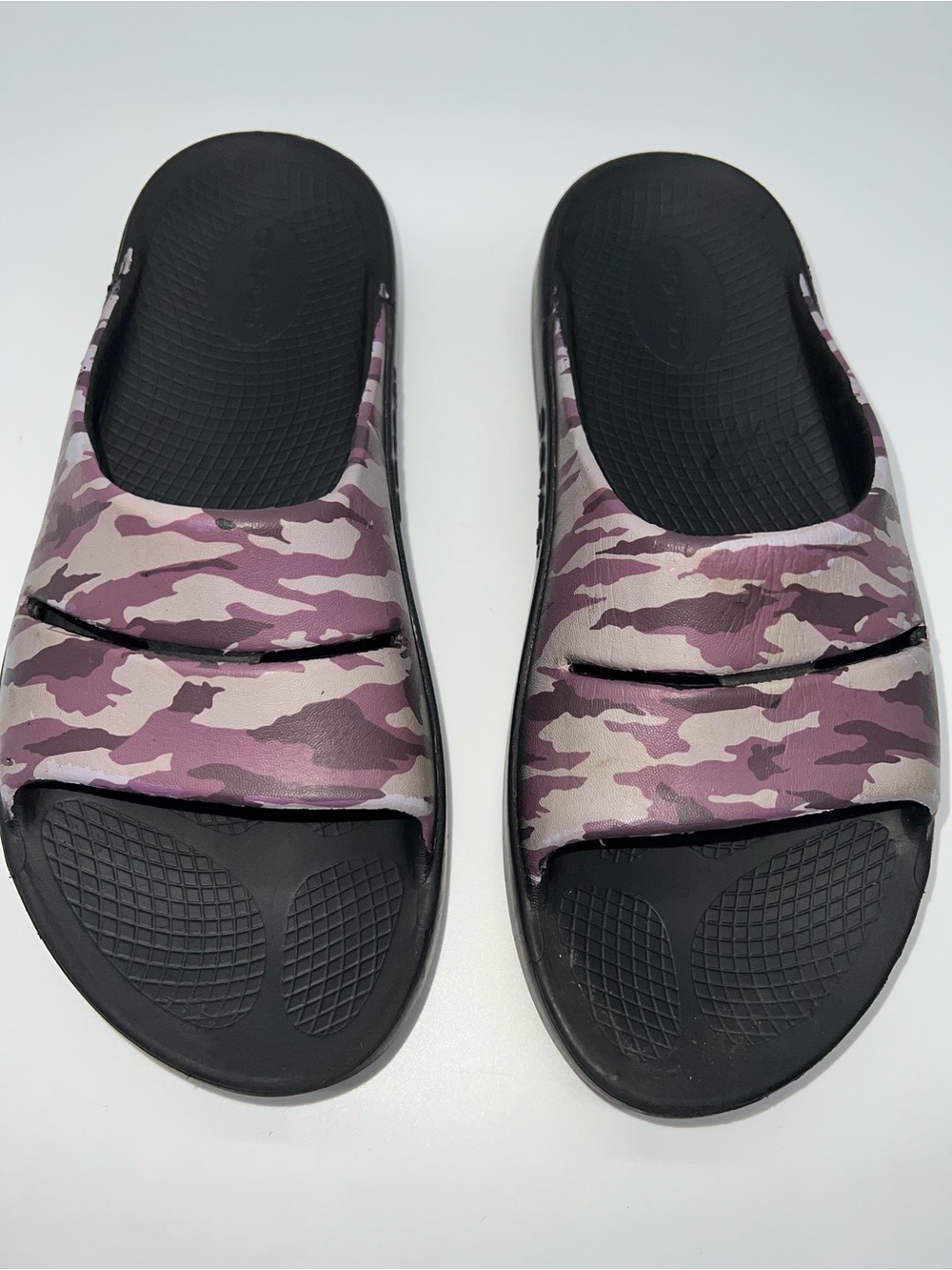 Oofos Unisex Shades of Purple Camo Slides w/Black Soles EU 40 Men's 7/Women's 9